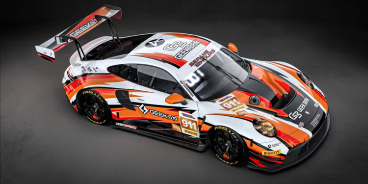 Absolute Racing تدخل بورش في سباق سيبانغ لمدة ١٢ ساعة بالتعاون مع GEEKVP